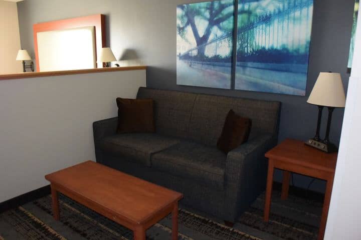 Room 9 of 66