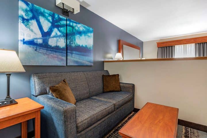 Room 22 of 66